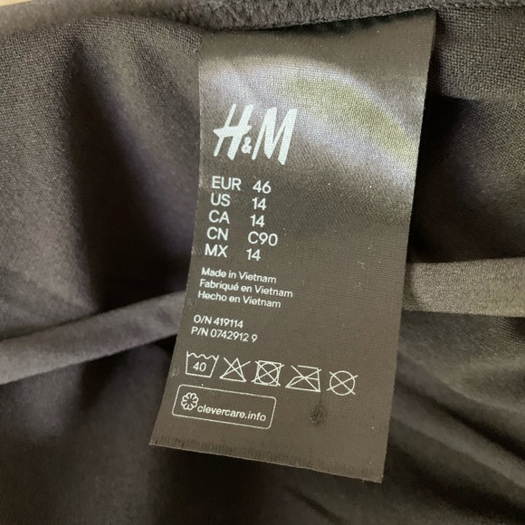 Bikini - Picture 3 of 4